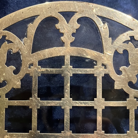 Vtg Trivet Sterling Silver Overlay on Glass, Fleur de Lis & Trellis pattern 7” - Picture 4 of 7